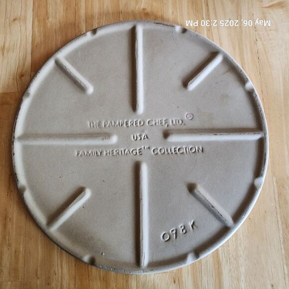 Pampered Chef 13” Round Pizza Stone Family Heritage Collection USA Made 098K - Picture 6 of 9